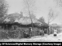 Деревенские дома в Украине в конце 1800-х или начале 1900-х годов