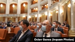 Ministrul Justiției acuză UDMR că nu a uitat de colaborarea cu PSD și acționează împotriva DNA. Imagine cu Kelemen Hunor (dreapta) și Csoma Botond (stânga), 2021