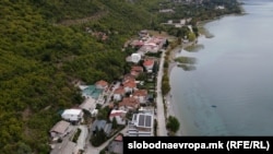 Ndërtimet përgjatë bregut të Liqenit të Ohrit 