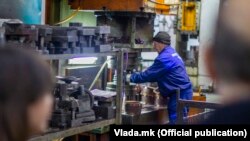 Работник во индустрија