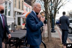 Președintele american, la o înghețată prin oraș