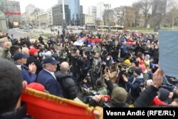 La Belgrad, susținătorii sportivului de origine sârbă au protestat în fața Parlamentului. Preşedintele Aleksandar Vučić a declarat că „toată Serbia că este cu el şi autorităţile vor lua toate măsurile necesare pentru ca răul tratament la care a fost supus cel mai bun jucător din lume să înceteze imediat”.