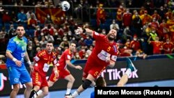 Стојанче Стоилов на натпреварот против Словенија на Европското првенство во ракомет во Фоникс Арена, Дебрецин, Унгарија на 13 јануари 2022