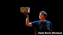 Ajna Jusić, udruženje Zaboravljena djeca rata, tokom predstave "U ime oca" u Sarajevskom ratnom teatru (SARTR) u Sarajevu, 14. oktobra 2019. 