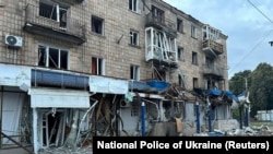 Stambena zgrada oštećena tokom napada ruske bespilotne letjelice, u gradu Konotop, regija Sumy, Ukrajina 12. septembra 2024. 