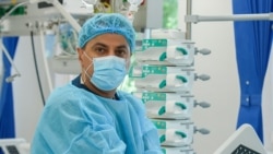 Asistent medical la Urgență și bucătar la kebabărie. Povestea pakistanezului Muhammad Armghan în R. Moldova