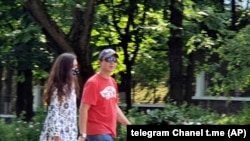 Prataszevics és barátnője Minszkben, egy hónappal a gépeltérítés után, 2021. június 23-án