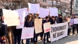 Protestë në Prishtinë kundër abuzimit seksual ndaj të miturve