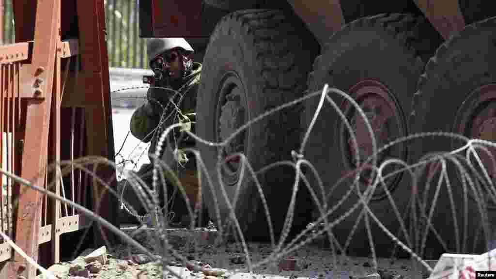 Zvečani, 01. juni 2012. Foto: REUTERS/Bojan Slavković