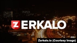 Zerkalo.io a fost creat luna trecută de către jurnaliștii de la Tut.by. după ce autoritățile le-au blocat site-ul. 