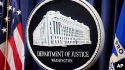 Sigla Departamentului de Justiție al SUA.