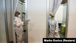 Zdravstveni radnici koji vrše vakcinaciju, Beograd