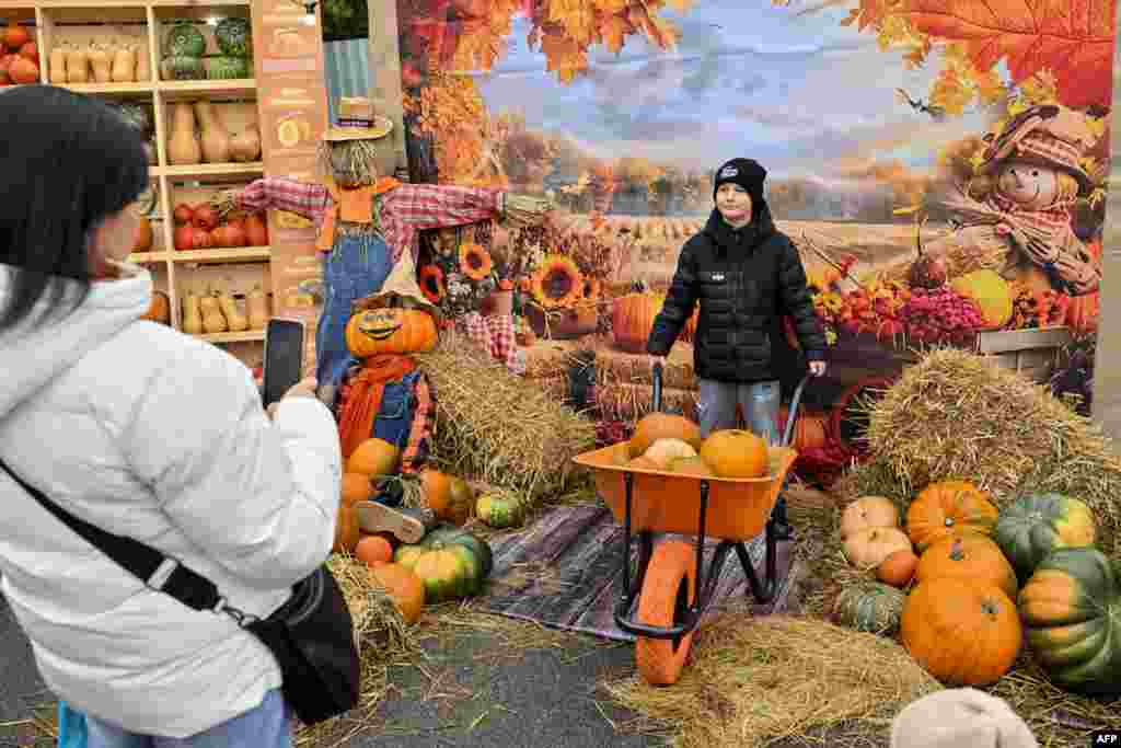 A kilátogatókat ételudvarok is várták tökös ételekkel, italokkal és desszertekkel. A különlegességek közül is kiemelkedett talán a tökből készült sör