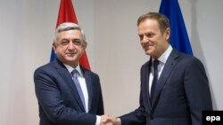  Serj Sargsian (stânga) și Donald Tusk, Bruxelles ,27 februarie 2017. 