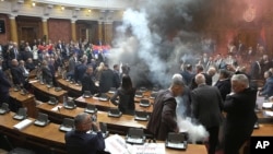 Pirotehnička sredstva u Skupštini Srbije, 5. marta 2025. 