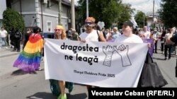 Participanți la marșul Pride, Chișinău, 15 iunie.