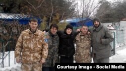 Святослав Андрієнко (у центрі) разом зі своїми бойовими побратимами
