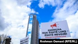 Qytetarët kundërshtojnë rritjen e çmimit të energjisë 