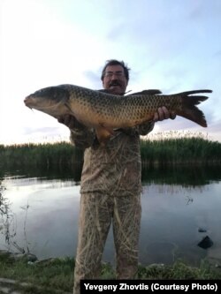 Евгений Жовтистің сүйікті хоббиі — балық аулау.