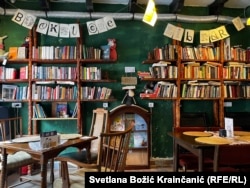 Kafeneja bibliotekë e Anës në Beograd.