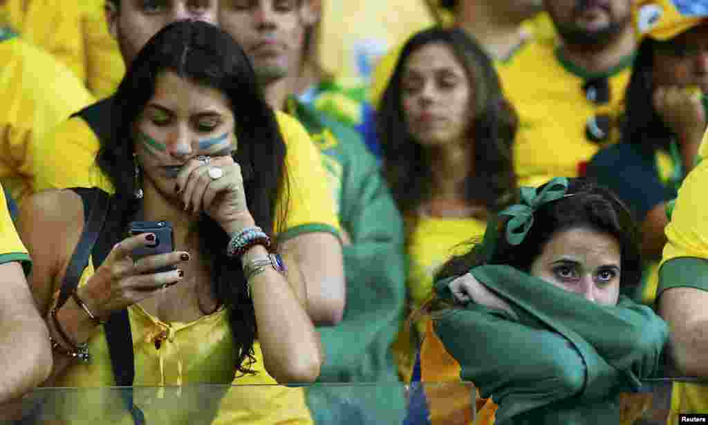 Разочарованные болельщики бразильцев.