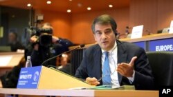 Raffaele Fitto, a kohéziós politikát felügyelő bizottsági ügyvezető alelnök egy parlamenti meghallgatáson 2024 novemberében