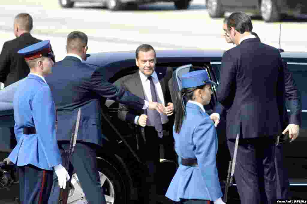 Premijer Ruske Federacije Dmitrij Medvedev stiže na aerodrom u Batajnici