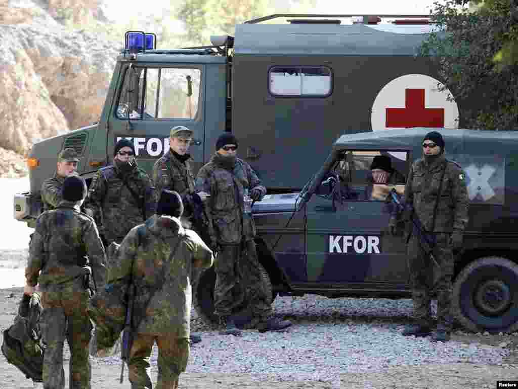 Vojnici KFOR-a kod sela Jagnjenica