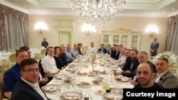 Pamje nga darka joformale në Hajvali