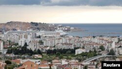 Pogled na Bar i njegovu luku (foto arhiv)