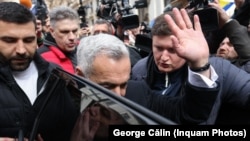 Călin Georgescu s-a prezentat pe 3 martie 2025 la Judecătoria Sector 1. S-a dat jos dintr-o mașină închiriată.