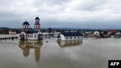 Poplavljena crkva u selu Gomjenica u blizini Prijedora, 30. mart 2025.