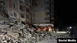 Последствия авиаудара по дому в центре Херсона