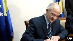 Predsednik Fatmir Sejdiu potpisao je Ustav Kosova 15. juna 2008.