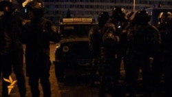 Під ЦВК група протестувальників і багато «Беркуту»