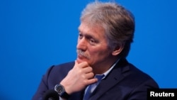 Dmitri Peskov, purtătorul de cuvânt al Kremlinului, la o conferință de presă după închiderea secțiilor de votare pentru alegerile prezidențiale din Rusia, Moscova, 18 martie 2024.