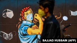 Graffiti az indiai Új-Delhiben, 2020. november 23.