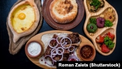 ხახვი ქართული სამზარეულოს კერძებში ხშირი ინგრედიენტია