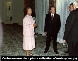 Елена и Николае Чаушеску, новогодний вечер 1988 года. Это одна из последних фотографий пары, хранящихся в архиве.