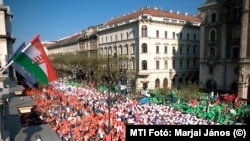 Összefogás - Tüntetés az Operaház előtt 2014-ben