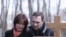 Родители погибшего 20-летнего Максима Мареева на кладбище в селе Кулаково, Подмосковье/