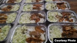 Илустрација, оброци подготвени од активисти од „Ретвитни оброк“