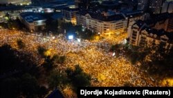 Demonstranti na antivladinom protestu u Novom Sadu na poziv studenata u blokadi, 5.9.2025.