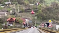 VIDEO | Microbuz căzut în Dunăre