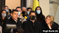 Liderii formațiunii AUR, George Simion (fost ultras și militant pentru unirea cu Republica Moldova) și Claudiu Târziu (fost ziarist cu simpatii legionare), alături de avocata Diana Șoșoacă, viitoare senatoare de Iași care și-a făcut platformă negaționistă Covid.