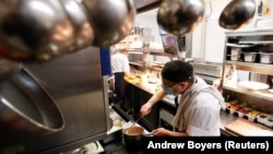 Pandemia a schimbat obiceiurile de muncă și regulile „prezenței" la serviciu. (Imagine generică)