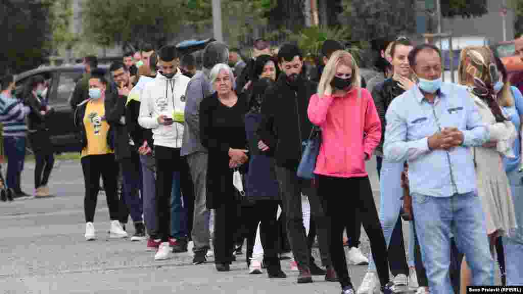 Najveći dio okupljenih nije nosio maske.