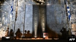 Lumânări în fața sinagogii din München, Germania, în semn de solidaritate cu Israelul, după atacul terorist Hamas. 12 octombrie 2023. 