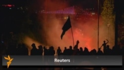 Продолжуваат анти-владините протести во Истанбул