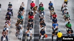 Чекање на ред за вакцинирање во Тајван